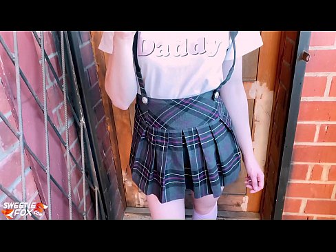 ❤️ Msichana wa shule Ananyonya Dick yake kwa kina na kutombana badala ya madarasa. Pononi kuu kwa sw.wassell.ru ❌